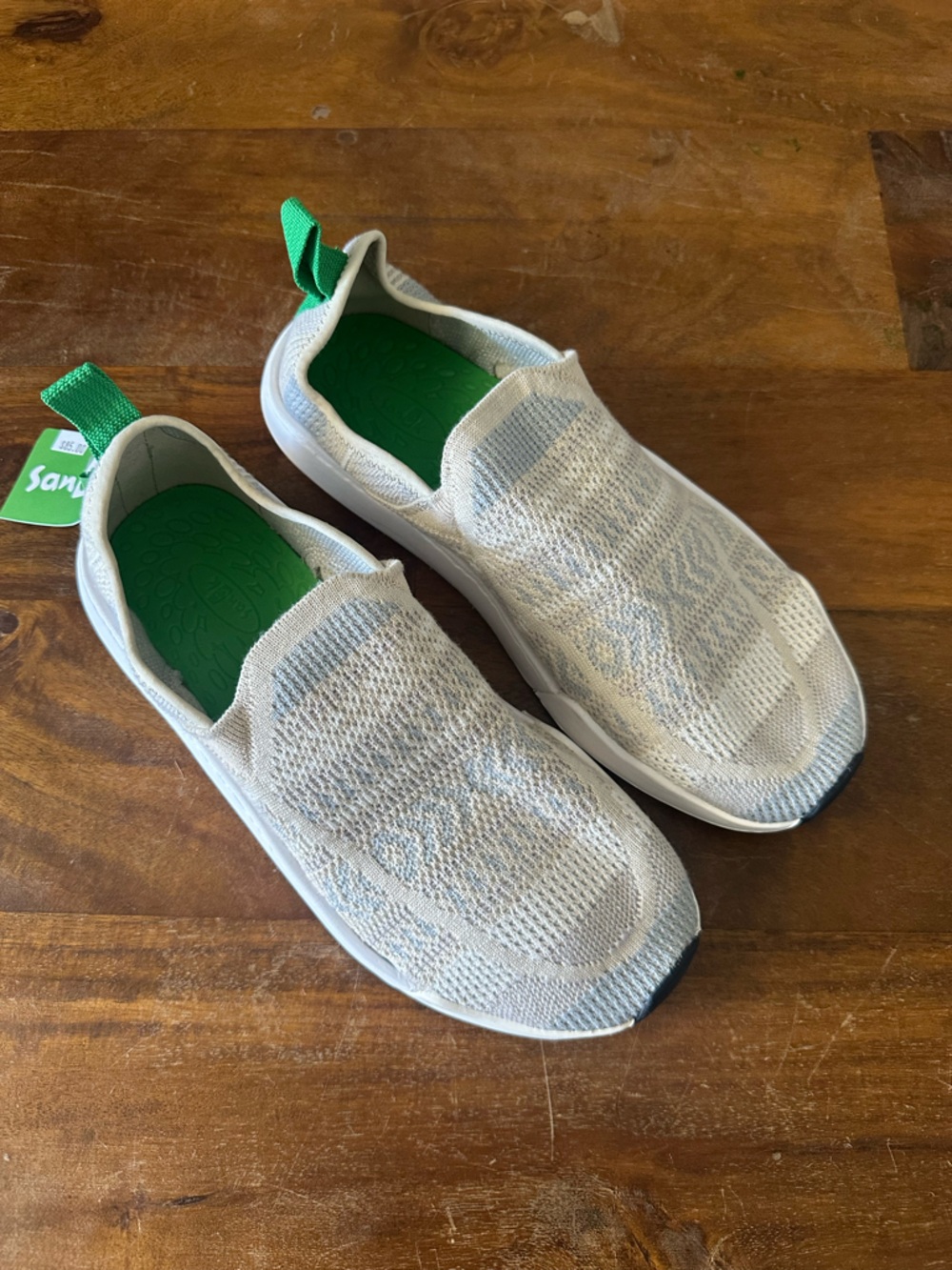 Sanuk Chiba Quest White Gray‎ Knit Slip-On Sneakers with Teal Accent size 8 NWT